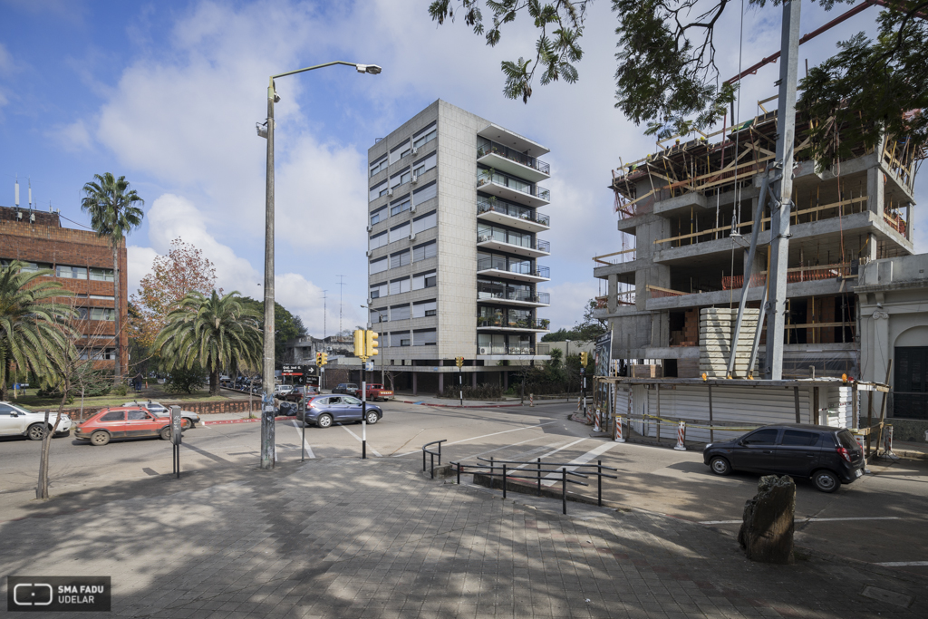 Edificio Artigas, arq. RODRÍGUEZ FOSALBA, C. A., Salto, Uy. Foto: Nacho Correa 2016.