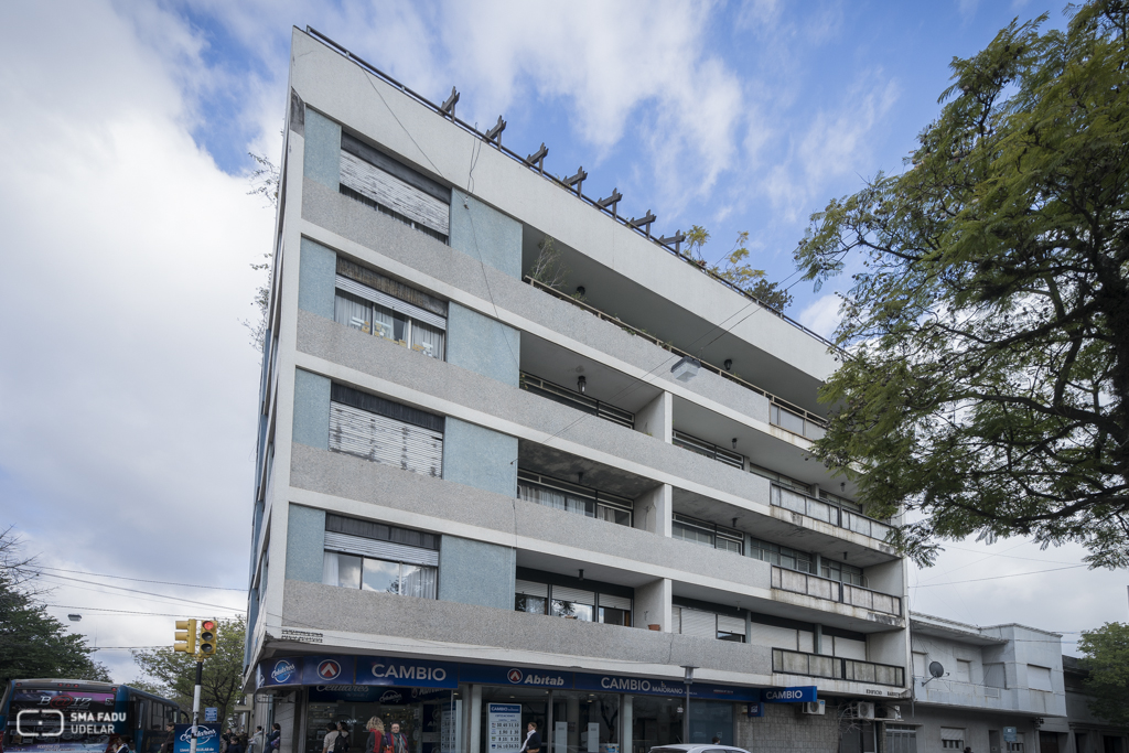 Edificio Barreneche, arq. RODRÍGUEZ FOSALBA, C. A. Salto,Uy. 1956. Foto: Nacho Correa 2016.