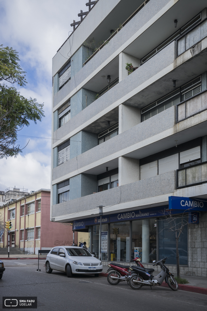 Edificio Barreneche, arq. RODRÍGUEZ FOSALBA, C. A. Salto,Uy. 1956. Foto: Nacho Correa 2016.