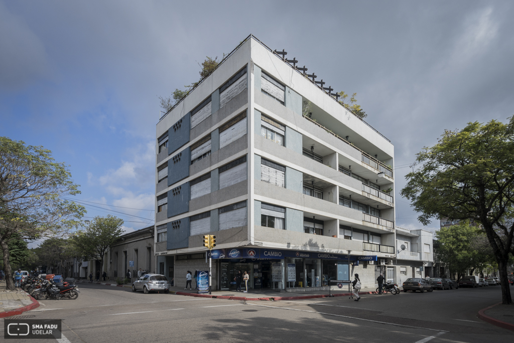 Edificio Barreneche, arq. RODRÍGUEZ FOSALBA, C. A. Salto,Uy. 1956. Foto: Nacho Correa 2016.