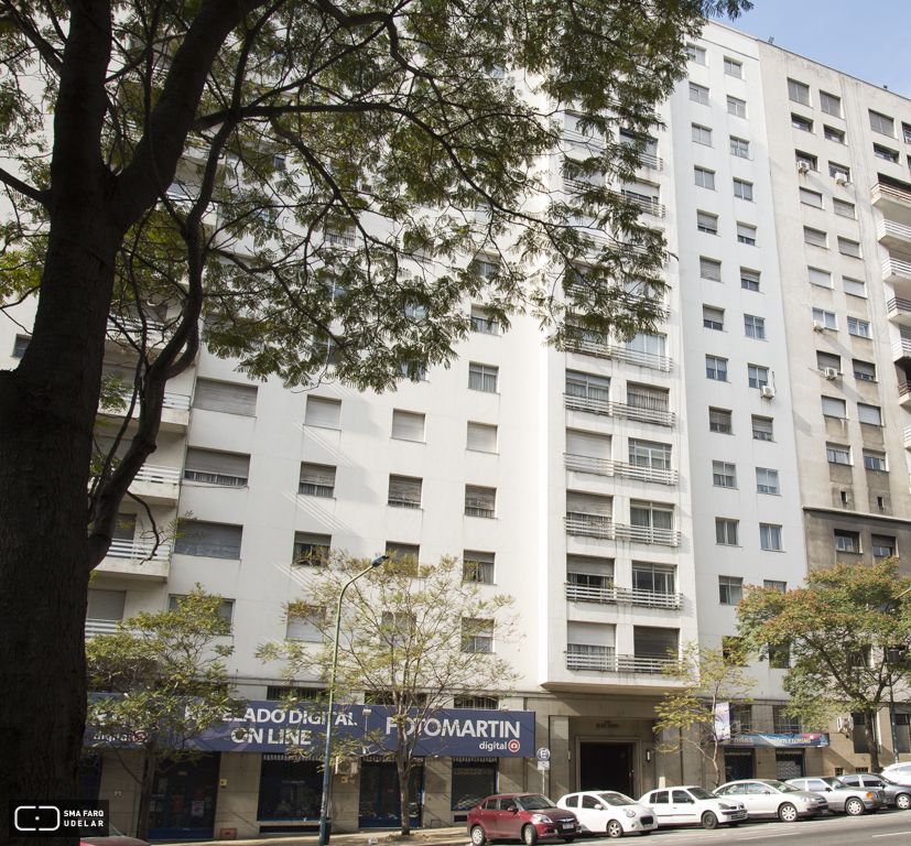 Vivienda de Apartamentos 14 de Mayo, Arqs. ARBELECHE B. y CANALE A., 1947, Montevideo, Foto: Silvia Montero 2015