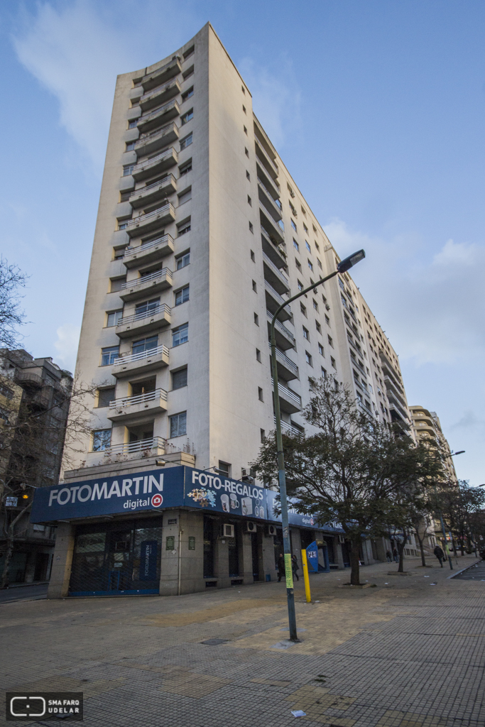 Edifidio 14 de mayo, Arq. B. Arbeleche, Arq. A. Canale, Montevideo, 1947. Foto: Nacho Correa