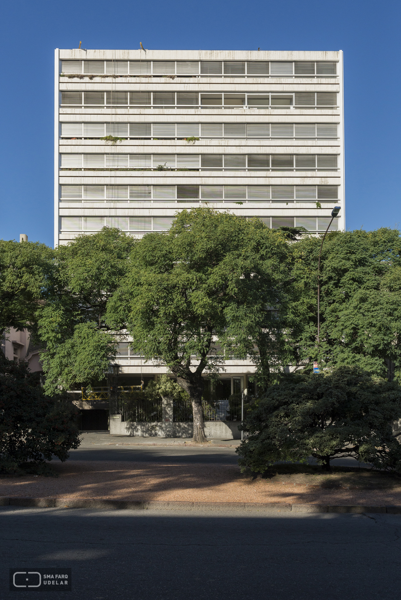 Edificio Champs Elysées, Arq. R. Sichero, 1983, Montevideo. Foto: Nacho Correa 2015