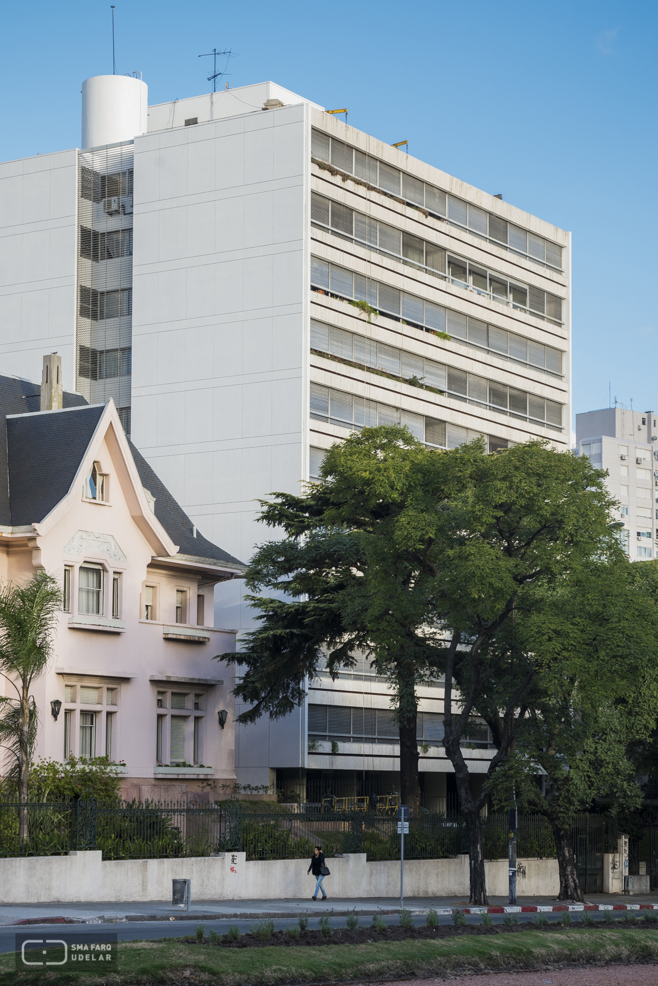 Edificio Champs Elysées, Arq. R. Sichero, 1983, Montevideo. Foto: Nacho Correa 2015