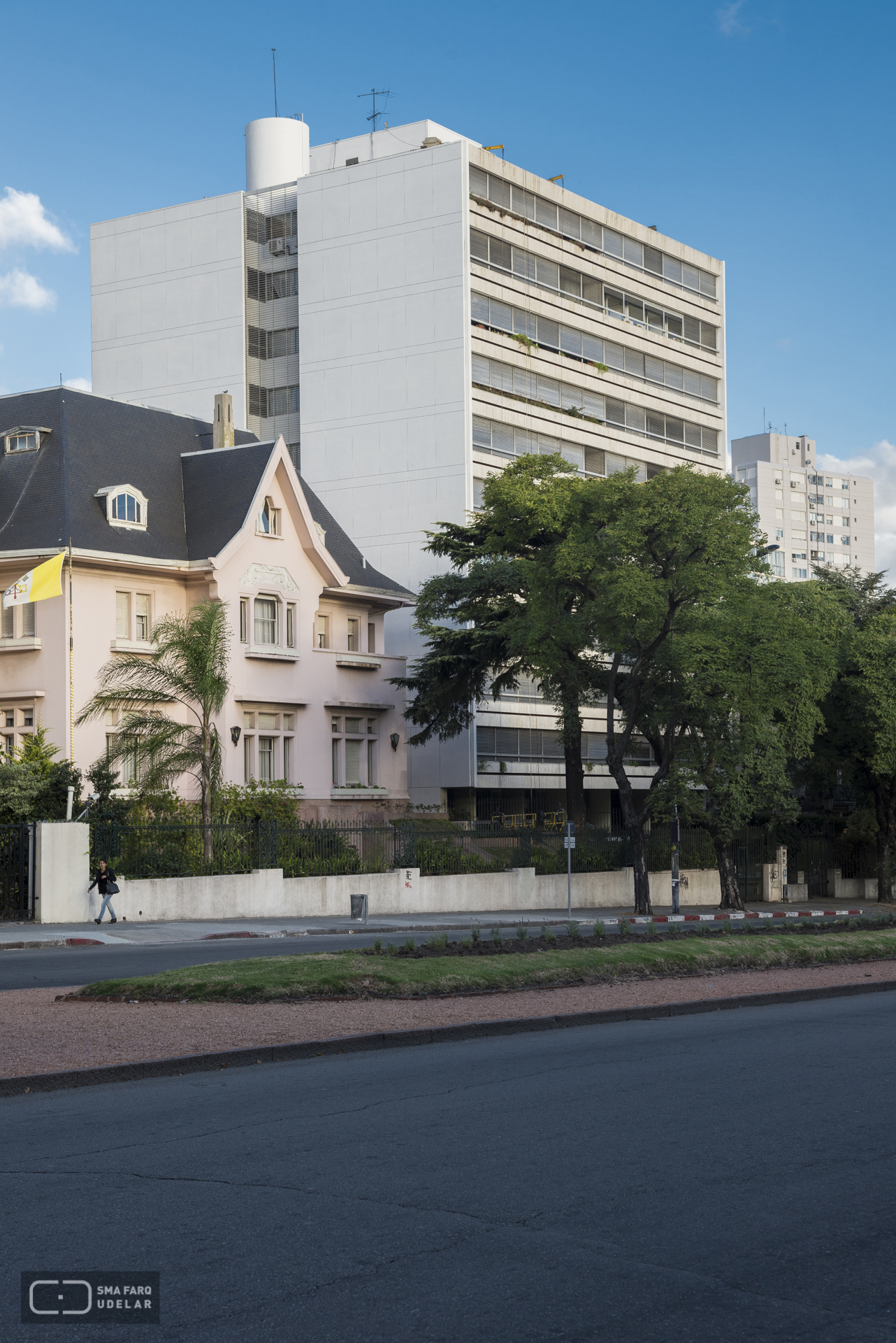 Edificio Champs Elysées, Arq. R. Sichero, 1983, Montevideo. Foto: Nacho Correa 2015