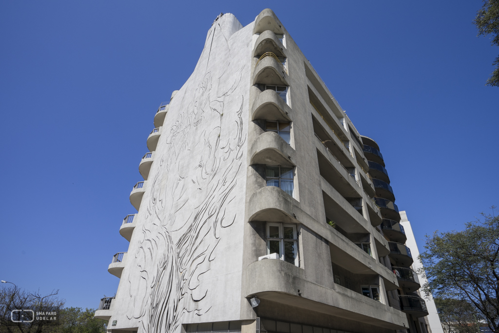 Edificio El Indio,Arq. J. Caprario, Montevideo 1946. Foto: Nacho Correa 2015