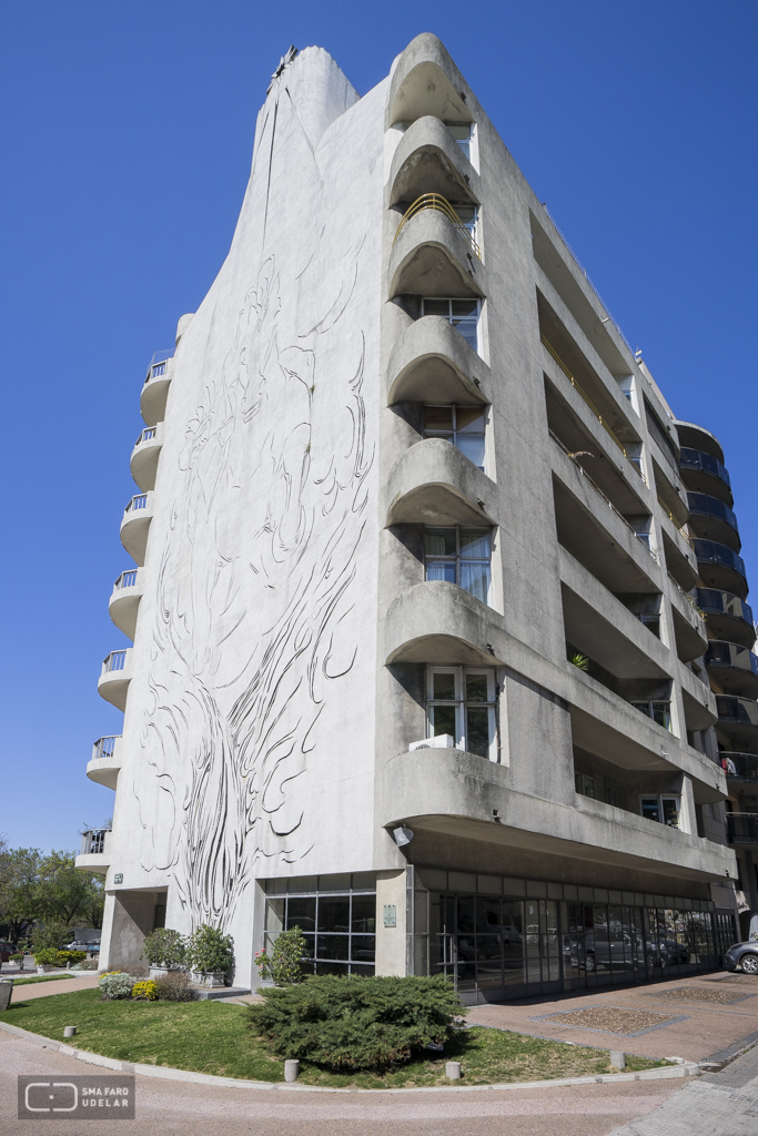 Edificio El Indio,Arq. J. Caprario, Montevideo 1946. Foto: Nacho Correa 2015