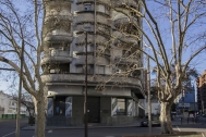 Edificio de Apartamentos y Comercio Guelfi, arq. Vazquez Echeveste Alfredo, 1936, Montevideo, Foto: Nacho Correa 2013.