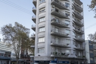 Edificio Lux, Arqs. ISOLA Albérico. ARMAS Guillermo, 1930, Montevideo. Foto Nacho Correa 2015