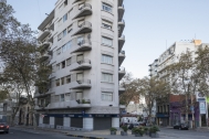 Edificio Lux, Arqs. ISOLA Albérico. ARMAS Guillermo, 1930, Montevideo. Foto Nacho Correa 2015