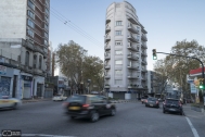 Edificio Lux, Arqs. ISOLA Albérico. ARMAS Guillermo, 1930, Montevideo. Foto Nacho Correa 2015