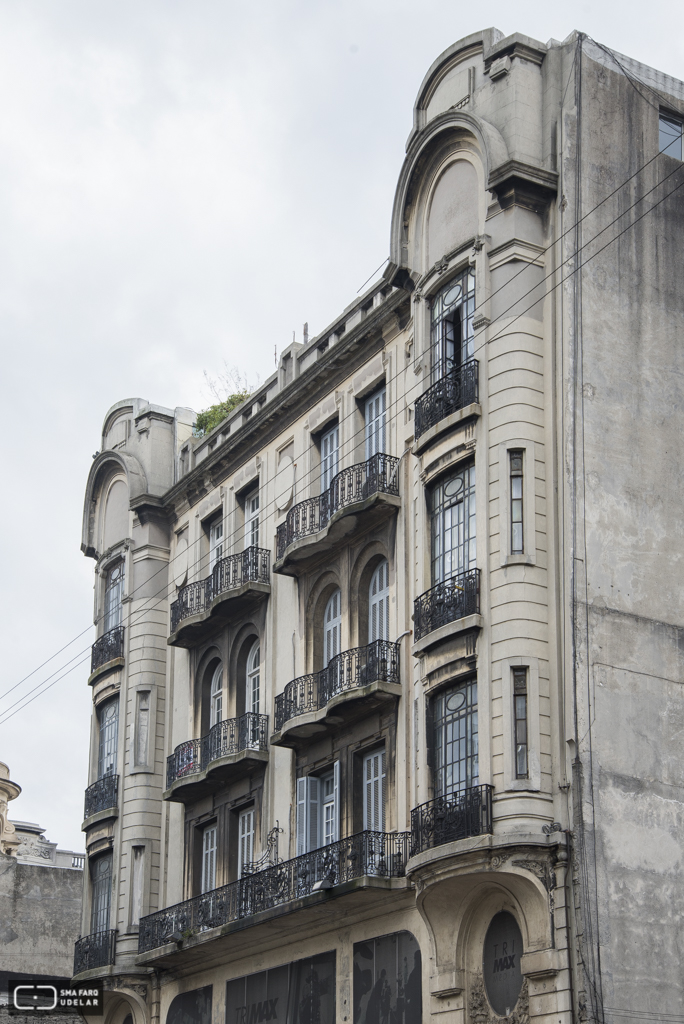 Edificio Mateo Brunet, Tosi, J. Arq. 1920, Montevideo. Foto Silvia Montero 2015