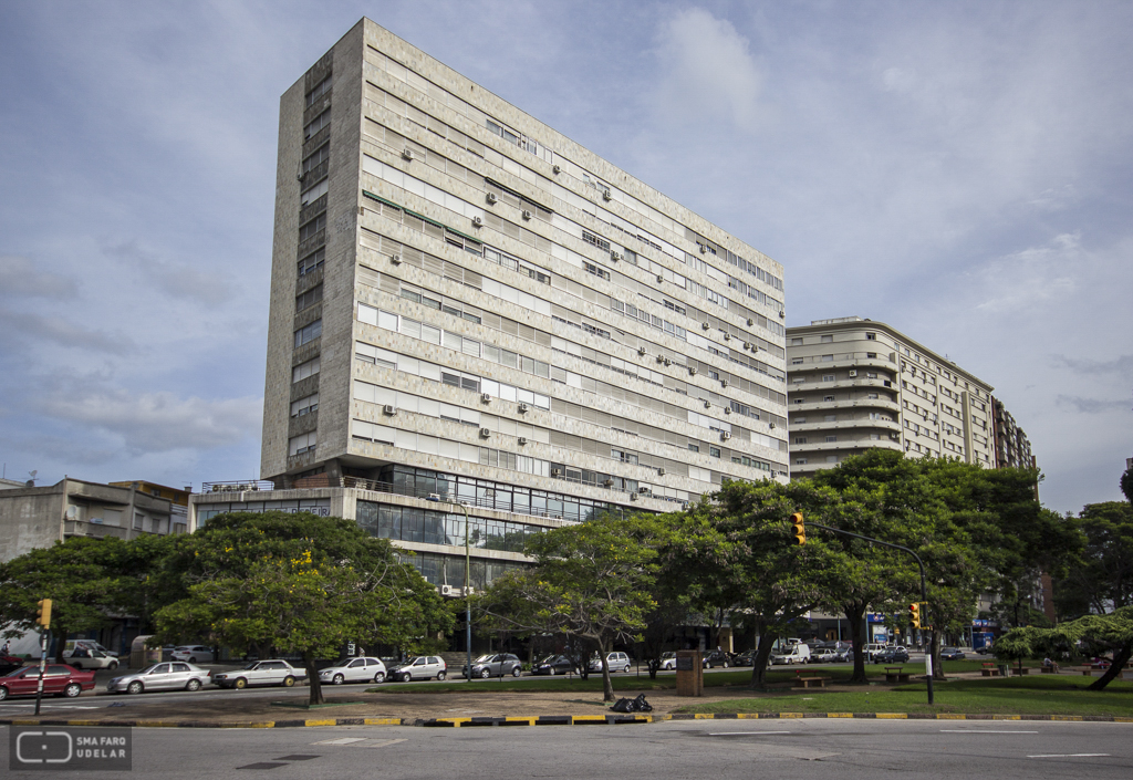 Edificio de Viviendas y Comercio OLIVETTI, arq. PINTOS RISSO, 1959,Montevideo, Foto: Nacho Correa 2014