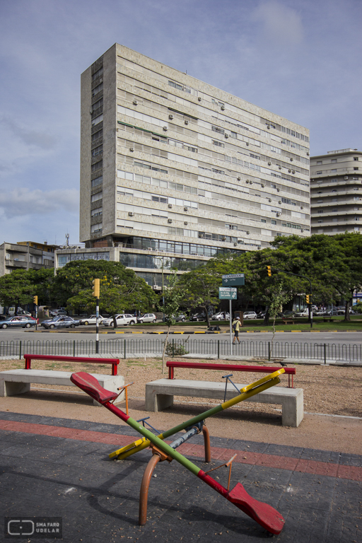 Edificio de Viviendas y Comercio OLIVETTI, arq. PINTOS RISSO, 1959,Montevideo, Foto: Nacho Correa 2014