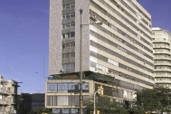 Edificio de Viviendas y Comercio OLIVETTI, arq. PINTOS RISSO, 1959,Montevideo, Foto: Tano Marcovecchio 2001