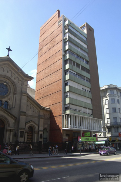 Edificio Ovalle, arq. PINTOS RISSO Walter, 1956, Montevideo, Foto: Tano Marcovecchio 2008.