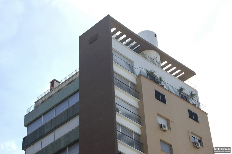 Edificio Ovalle, arq. PINTOS RISSO Walter, 1956, Montevideo, Foto: Tano Marcovecchio 2008.