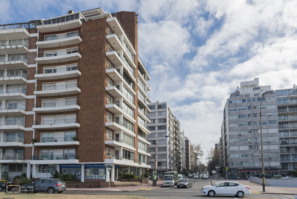 Edificio Pocitos, Arq. Pintos Risso, Montevideo 1951. Foto: Nacho Correa 2015