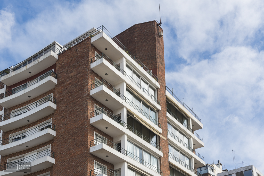 Edificio Pocitos, Arq. Pintos Risso, Montevideo 1951. Foto: Nacho Correa 2015