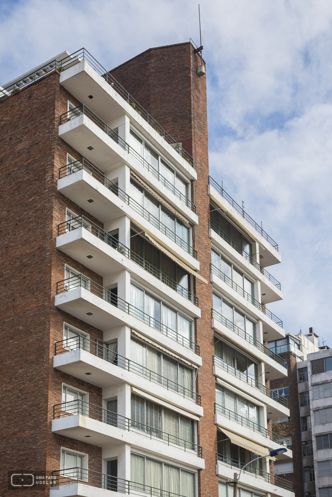 Edificio Pocitos, Arq. Pintos Risso, Montevideo 1951. Foto: Nacho Correa 2015