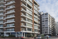 Edificio Pocitos, Arq. Pintos Risso, Montevideo 1951. Foto: Nacho Correa 2015