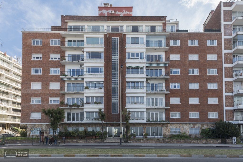 Edificio Rambla, Arq. Pintos Risso, Montevideo 1950. Foto: Nacho Correa 2015