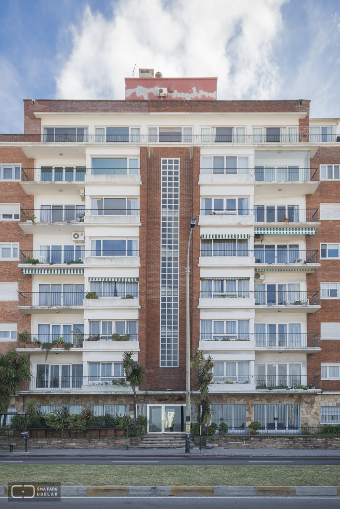 Edificio Rambla, Arq. Pintos Risso, Montevideo 1950. Foto: Nacho Correa 2015