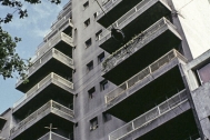 Vivienda de Apartamentos San José, arqs. ETCHEBARNE BIDART Julio y CIURICH Elías, 1934, Montevideo, Foto: Silvia Montero 1994