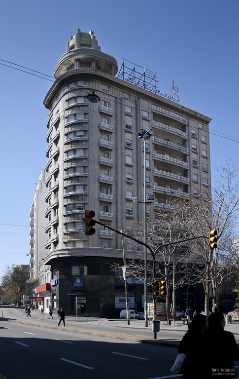 Edificio de apartamentos Tapie, arq. VAZQUEZ ECHEVESTE Alfredo, 1936, Montevideo, Foto: Nacho Correa 2011