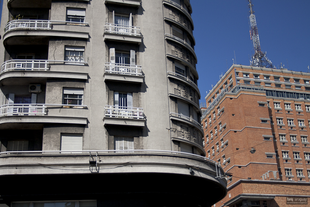 Edificio de apartamentos Tapie, arq. VAZQUEZ ECHEVESTE Alfredo, 1936, Montevideo, Foto: Nacho Correa 2011