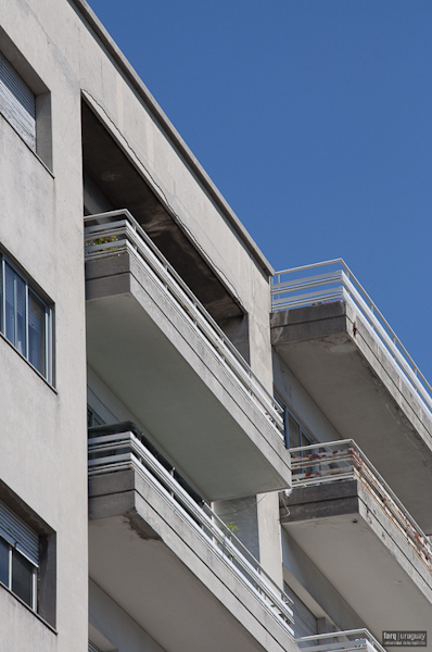 Vivienda de apartamentos Zecchi, arq. FERNANDEZ LAPEYRADE, 1943, Montevideo, Foto: Tano Marcovecchio 2010