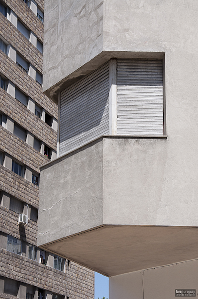 Vivienda de apartamentos Zecchi, arq. FERNANDEZ LAPEYRADE, 1943, Montevideo, Foto: Tano Marcovecchio 2010