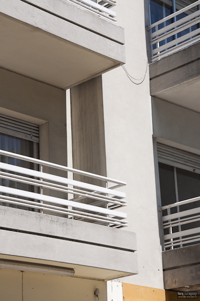 Vivienda de apartamentos Zecchi, arq. FERNANDEZ LAPEYRADE, 1943, Montevideo, Foto: Tano Marcovecchio 2010