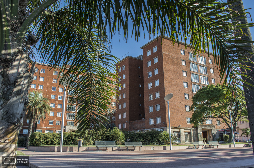 Viviendas de Apartamentos Edificio de Renta del BSE, Arqs. B. ARBELECHE, I. DIGHIE, 1952, Montevideo, Uruguay. Foto: Dané Latchinian, 2014.