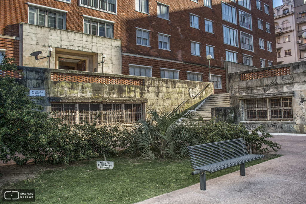 Viviendas de Apartamentos Edificio de Renta del BSE, Arqs. B. ARBELECHE, I. DIGHIE, 1952, Montevideo, Uruguay. Foto: Dané Latchinian, 2014.