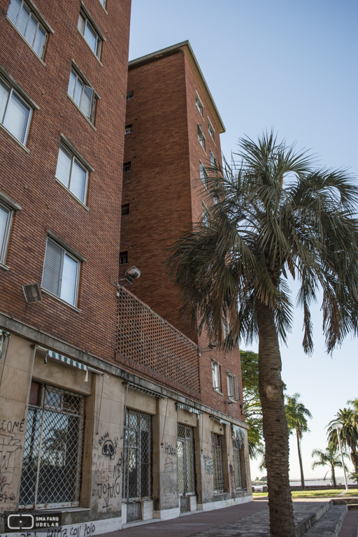 Viviendas de Apartamentos Edificio de Renta del BSE, Arqs. B. ARBELECHE, I. DIGHIE, 1952, Montevideo, Uruguay. Foto: Dané Latchinian, 2014.