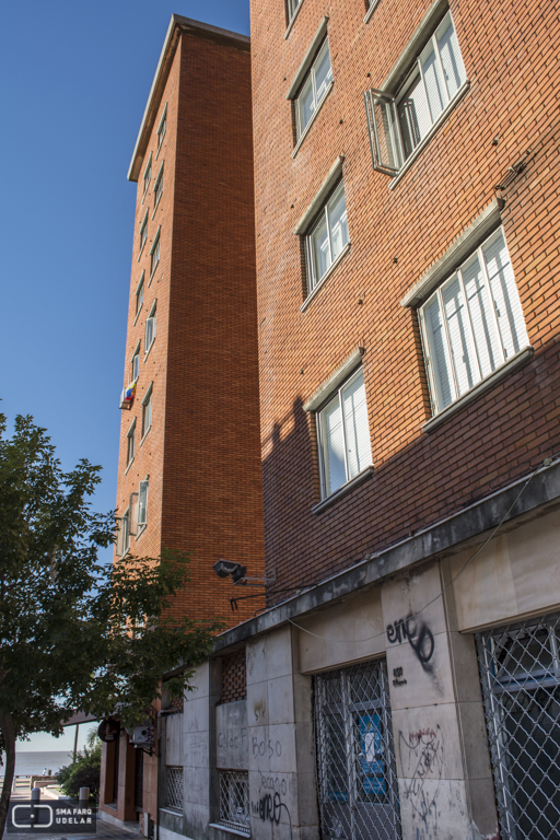 Viviendas de Apartamentos Edificio de Renta del BSE, Arqs. B. ARBELECHE, I. DIGHIE, 1952, Montevideo, Uruguay. Foto: Dané Latchinian, 2014.