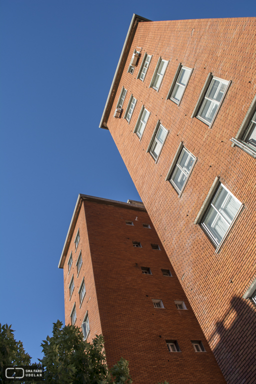 Viviendas de Apartamentos Edificio de Renta del BSE, Arqs. B. ARBELECHE, I. DIGHIE, 1952, Montevideo, Uruguay. Foto: Dané Latchinian, 2014.