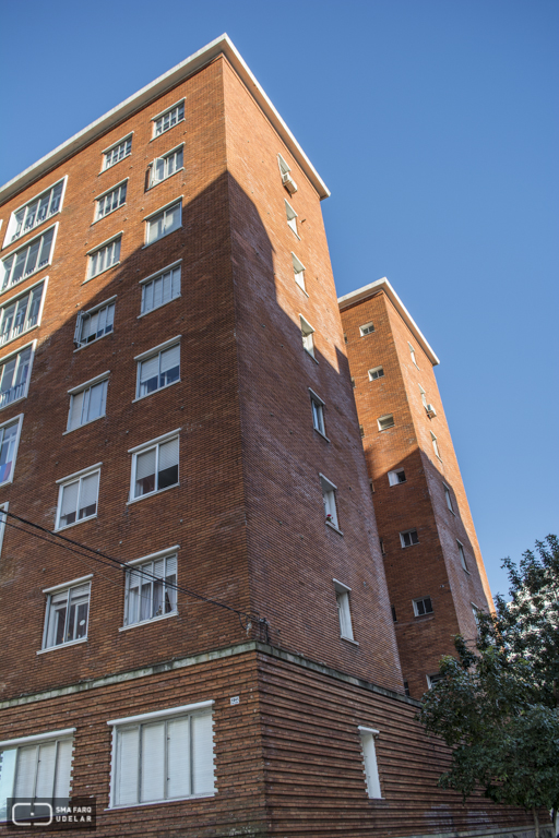 Viviendas de Apartamentos Edificio de Renta del BSE, Arqs. B. ARBELECHE, I. DIGHIE, 1952, Montevideo, Uruguay. Foto: Dané Latchinian, 2014.