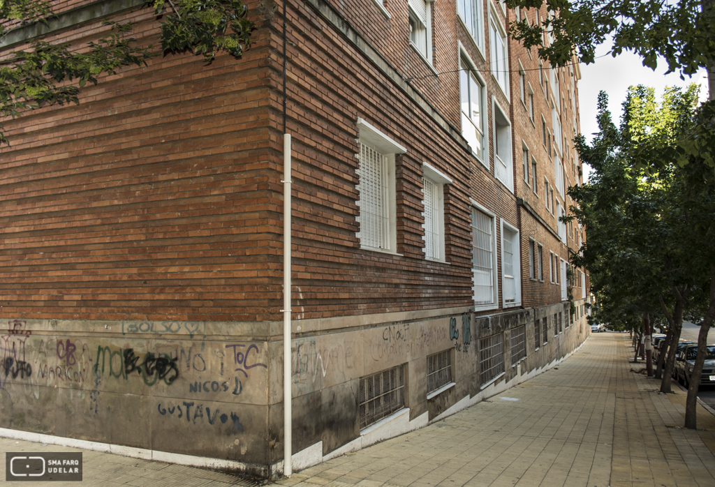 Viviendas de Apartamentos Edificio de Renta del BSE, Arqs. B. ARBELECHE, I. DIGHIE, 1952, Montevideo, Uruguay. Foto: Dané Latchinian, 2014.