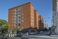 Viviendas de Apartamentos Edificio de Renta del BSE, Arqs. B. ARBELECHE, I. DIGHIE, 1952, Montevideo, Uruguay. Foto: Dané Latchinian, 2014.
