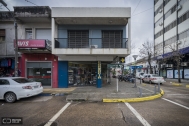 Edificio de Renta y Farmacia Nueva, arq. RÍOS DEMALDE, Lucas, Tacuarembó, Uy. 1961. Foto: Nacho Correa 2016