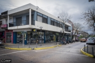 Edificio de Renta y Farmacia Nueva, arq. RÍOS DEMALDE, Lucas, Tacuarembó, Uy. 1961. Foto: Nacho Correa 2016