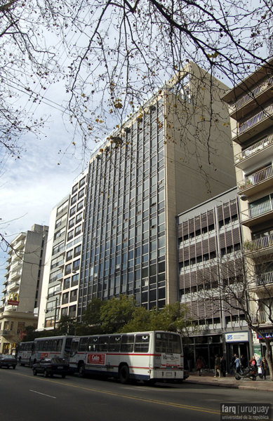 Galería Comercial Edificio del Notariado, arqs. BARAÑANO, BLUMSTEIN, FERSTER, RODRIGUEZ OROZCO, 1962, Montevideo, Foto: Tano Marcovecchio 2007