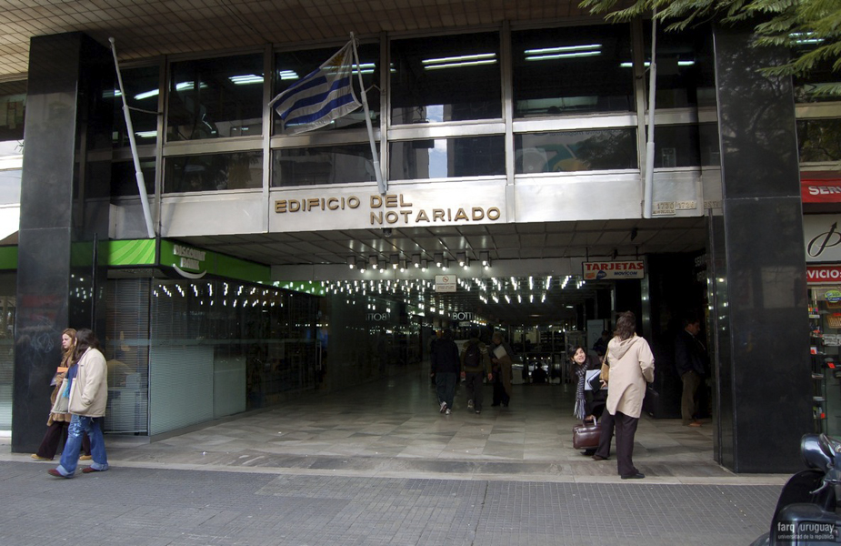 Galería Comercial Edificio del Notariado, arqs. BARAÑANO, BLUMSTEIN, FERSTER, RODRIGUEZ OROZCO, 1962, Montevideo, Foto: Tano Marcovecchio 2007