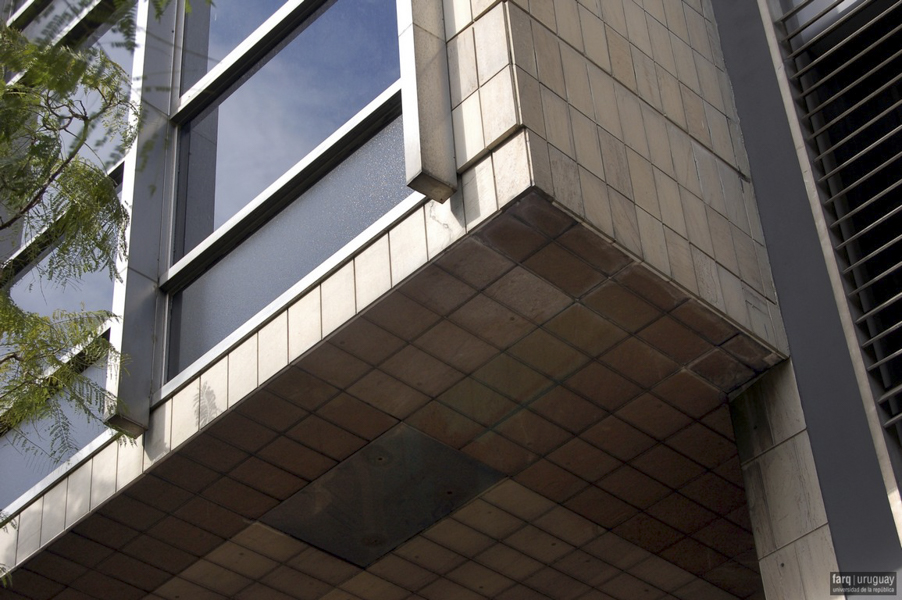 Galería Comercial Edificio del Notariado, arqs. BARAÑANO, BLUMSTEIN, FERSTER, RODRIGUEZ OROZCO, 1962, Montevideo, Foto: Tano Marcovecchio 2007