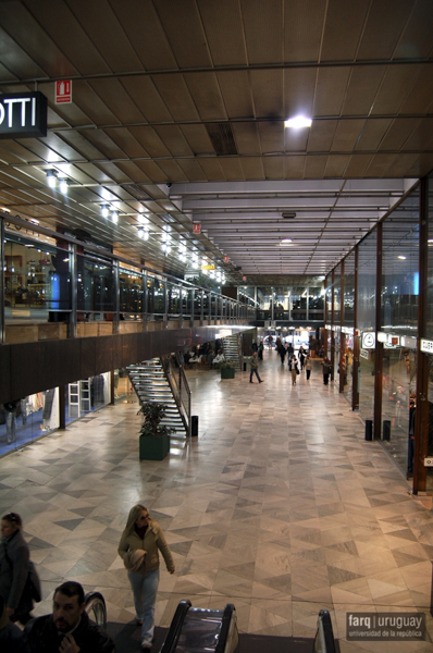 Galería Comercial Edificio del Notariado, arqs. BARAÑANO, BLUMSTEIN, FERSTER, RODRIGUEZ OROZCO, 1962, Montevideo, Foto: Tano Marcovecchio 2007