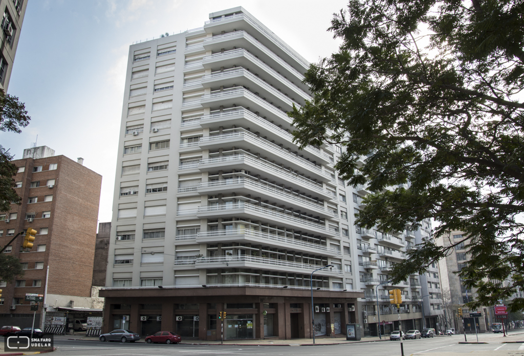 Vivienda Apartementos Lincoln y Vogar, arq. FERNÁNDEZ LAPEYRADE, 1948-1956, Montevideo, Foto: Silvia Montero 2015