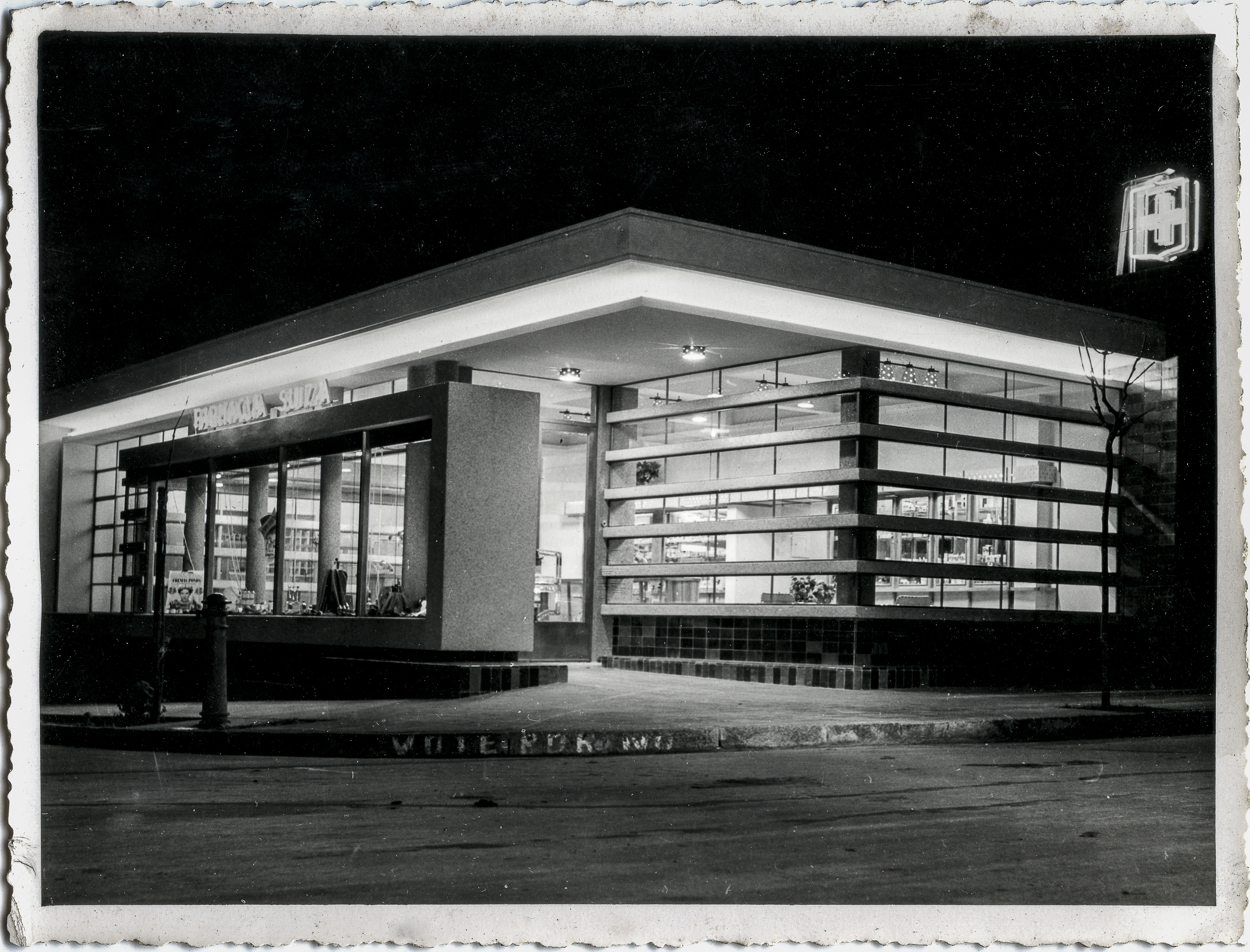 Farmacia Suiza, arq. MAZZINI Luis, 1950, Nueva Helvecia, foto archivo personal Arq. Mazzini, Digitaliza Danaé Latchinian 2015