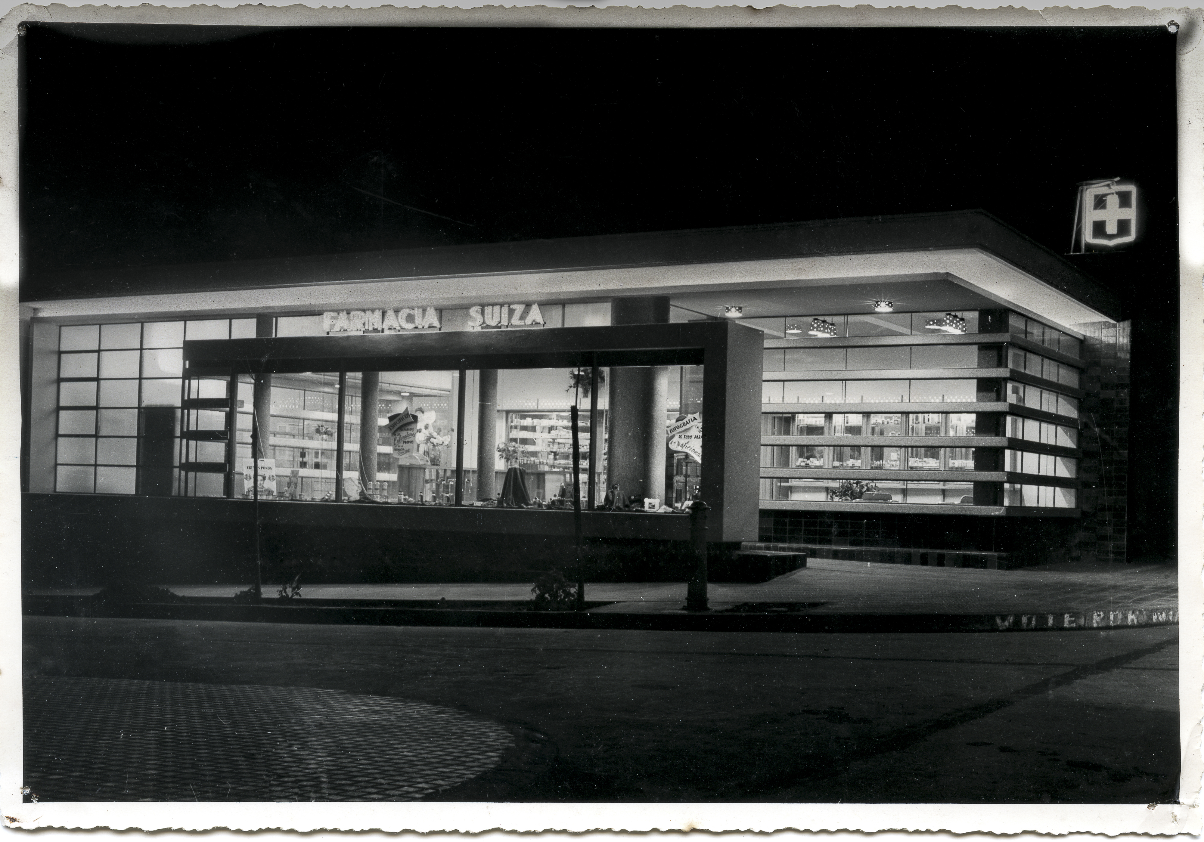 Farmacia Suiza, arq. MAZZINI Luis, 1950, Nueva Helvecia, foto archivo personal Arq. Mazzini, Digitaliza Danaé Latchinian 2015